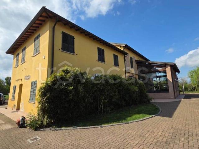 Villa Indipendente in vendita a Lubiana, Sorbolo
