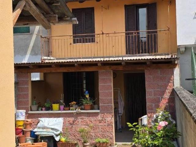Villa Indipendente in vendita a Parona, Lombardia