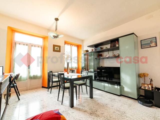 Villa Indipendente in vendita a Paruzzaro, Novara