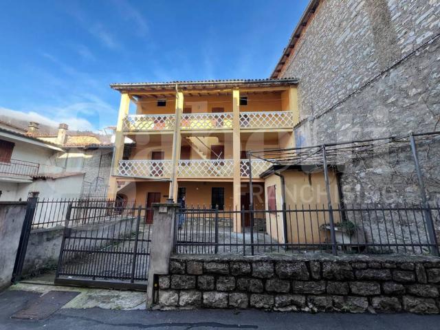 Villa Indipendente in vendita a Parzanica, Lombardia