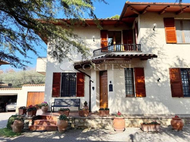Villa Indipendente in vendita a Cerqueto, Passignano Sul Trasimeno