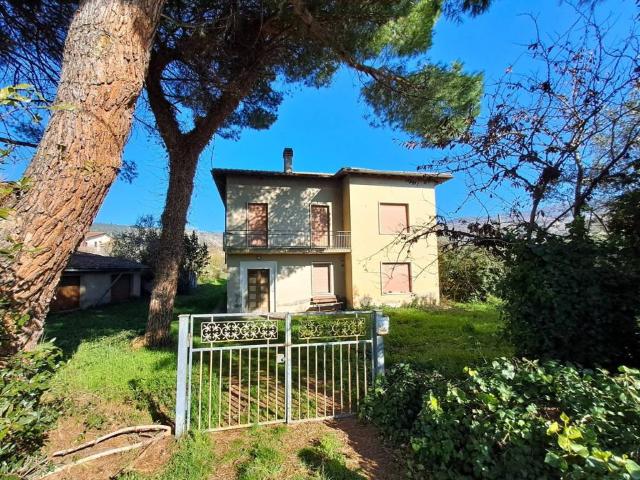 Villa Indipendente in vendita a Cerqueto, Passignano Sul Trasimeno