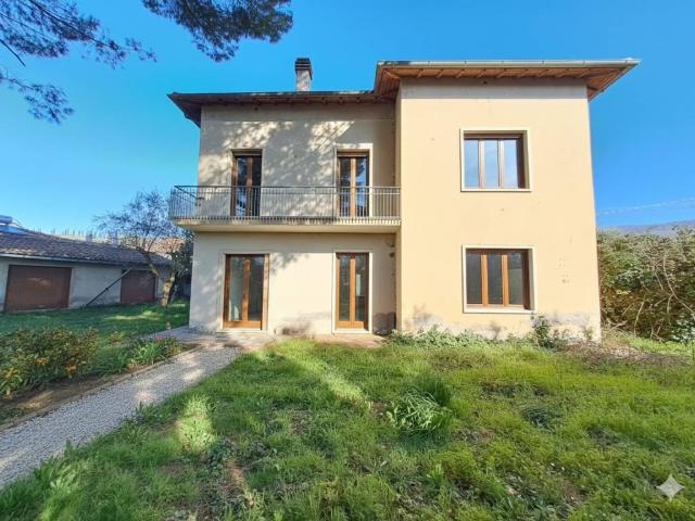 Villa Indipendente in vendita a Cerqueto, Passignano Sul Trasimeno