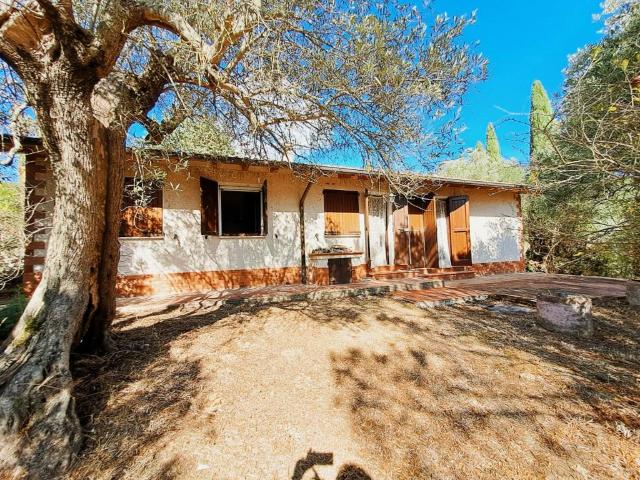 Villa Indipendente in vendita a Passignano Sul Trasimeno, Umbria