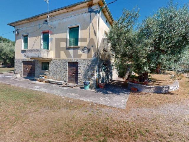 Villa Indipendente in vendita a Passignano Sul Trasimeno, Umbria