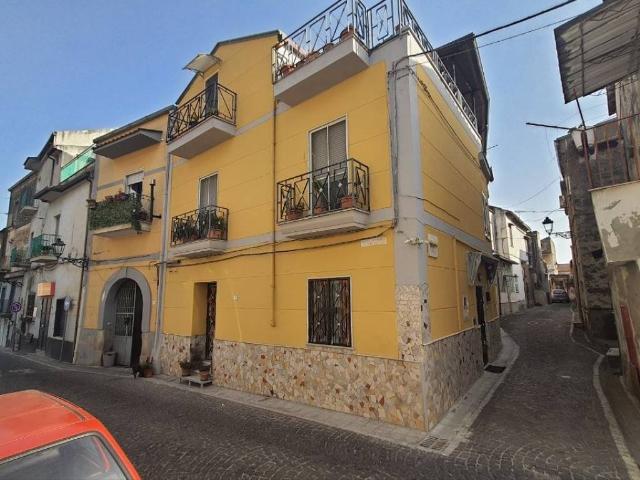 Villa Indipendente in vendita a Pastorano, Campania