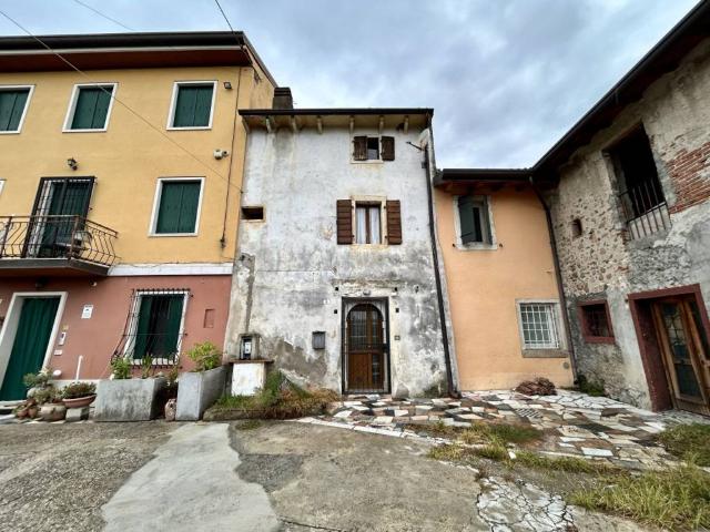 Villa Indipendente in vendita a Pastrengo, Verona