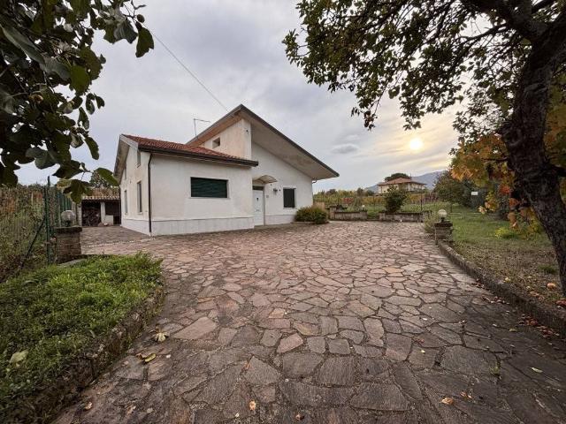 Villa Indipendente in vendita a Paternopoli, Campania