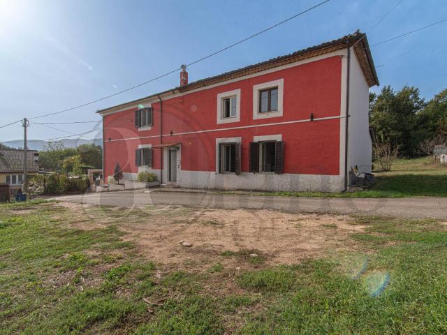 Villa Indipendente in vendita a Patrica, Lazio