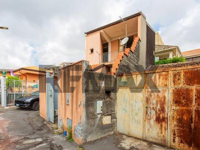 Villa Indipendente in vendita a Pedara, Sicilia