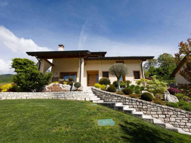 Villa Indipendente in vendita a Pedavena, Veneto