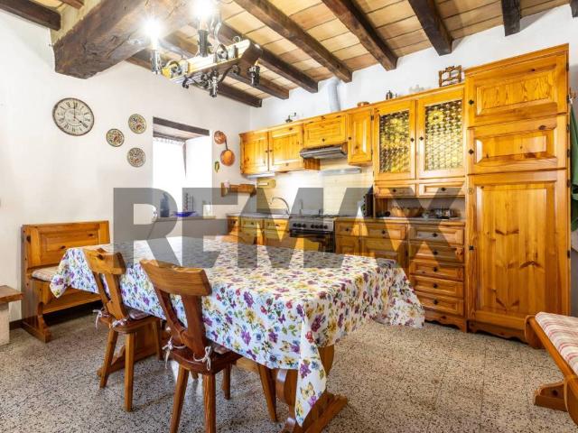 Villa Indipendente in vendita a Iggio, Pellegrino Parmense