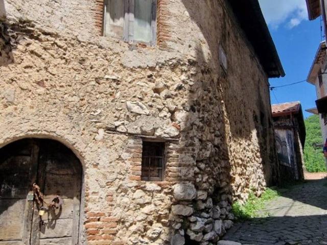 Villa Indipendente in vendita a Pereto, Abruzzo