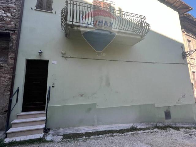 Villa Indipendente in vendita a Quartiere Mercatale, Marche