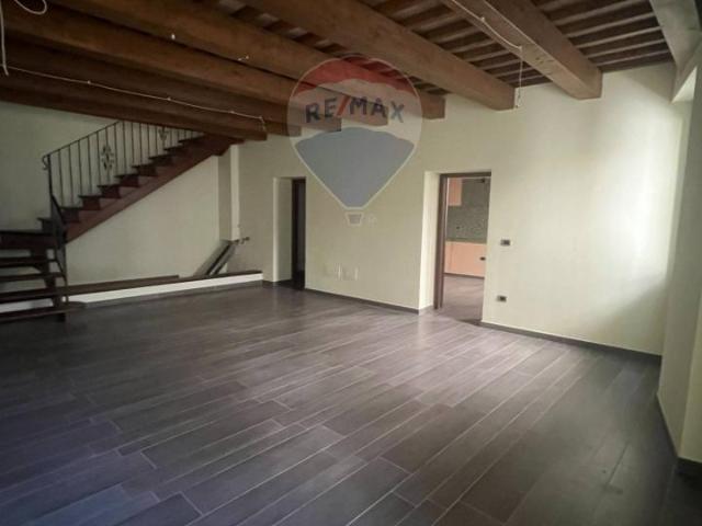 Villa Indipendente in vendita a Quartiere Mercatale, Marche