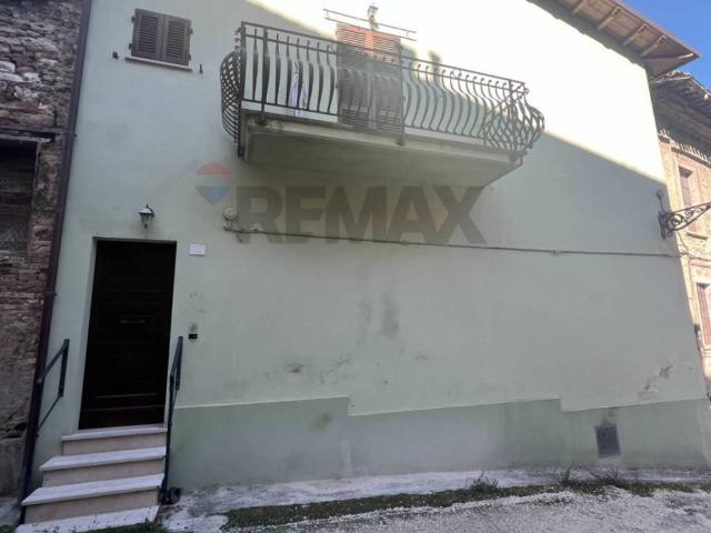 Villa Indipendente in vendita a Quartiere Mercatale, Marche