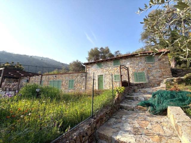 Villa Indipendente in vendita a Seborga, Liguria
