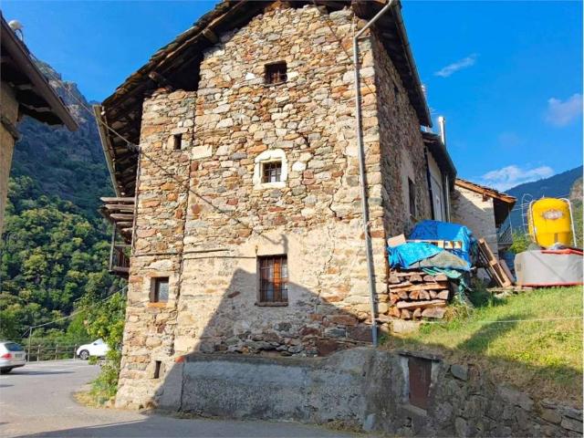 Villa Indipendente in vendita a Perloz, Aosta