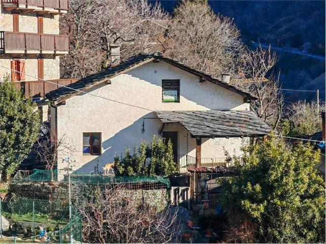 Villa Indipendente in vendita a Perloz, Aosta