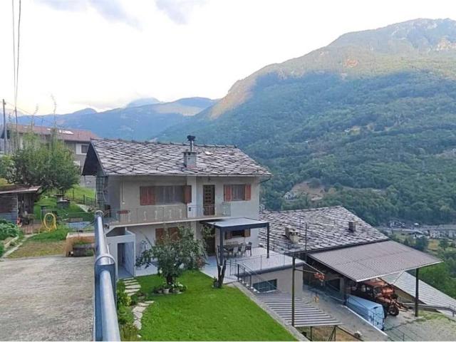 Villa Indipendente in vendita a Perloz, Aosta