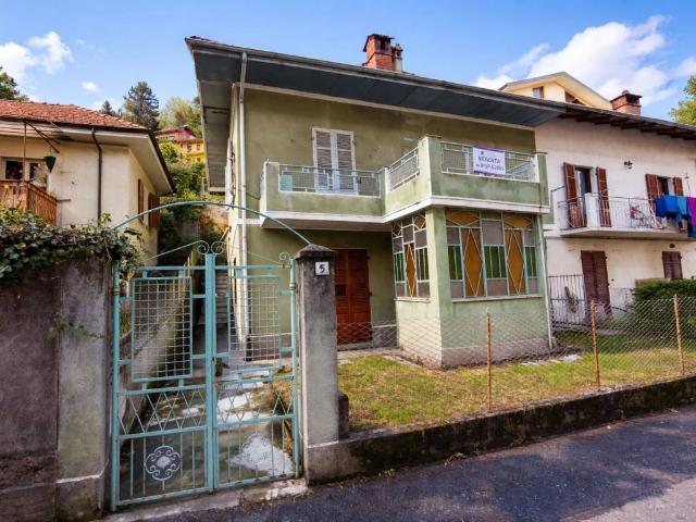 Villa Indipendente in vendita a Borgata Combe, Piemonte