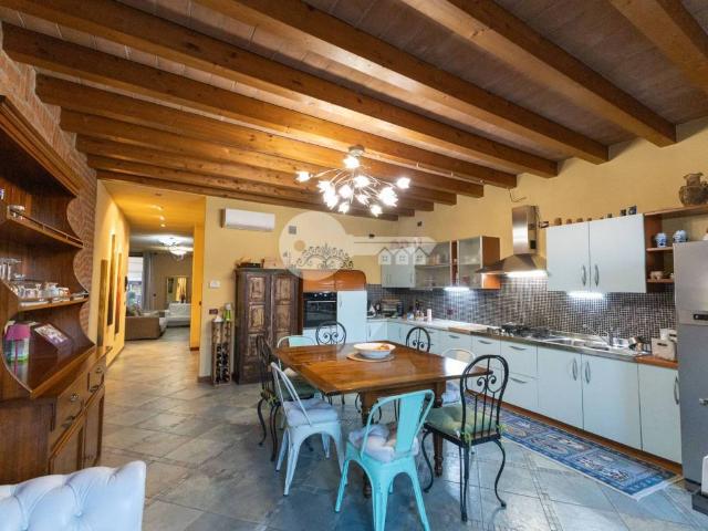 Villa Indipendente in vendita a Persico Dosimo, Lombardia