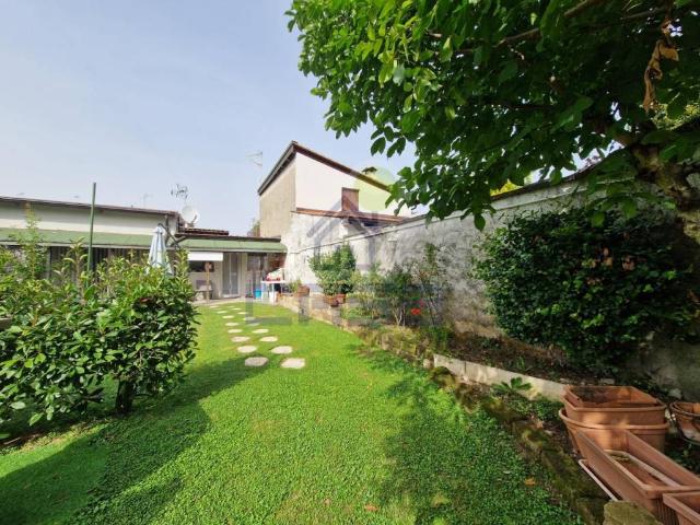 Villa Indipendente in vendita a Persico Dosimo, Lombardia