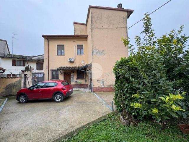 Villa Indipendente in vendita a Persico Dosimo, Lombardia