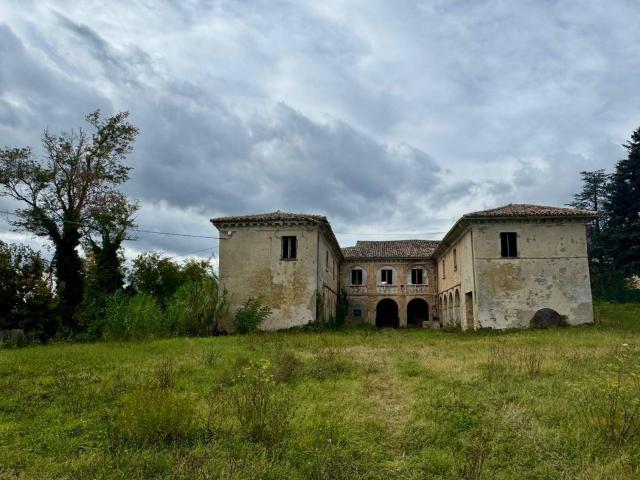 Rustico in vendita a Ponte Metauro, Marche