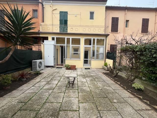 Villa Indipendente in vendita a Centro Storico, Marche