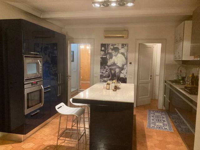 Villa Indipendente in vendita a Centro Storico, Marche
