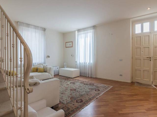 Villa Indipendente in vendita a Centro Storico, Marche