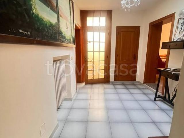 Villa Indipendente in vendita a Centro Storico, Marche