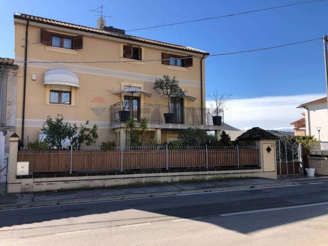 Villa Indipendente in vendita a Pescara Colli, Pescara