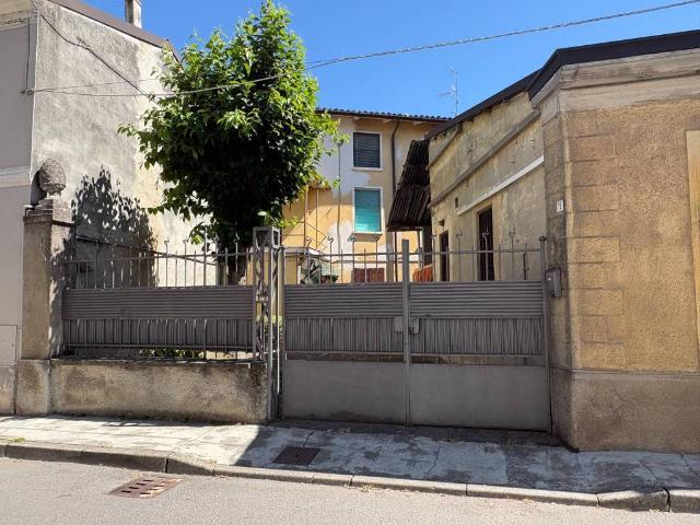Villa Indipendente in vendita a Pescarolo, Lombardia