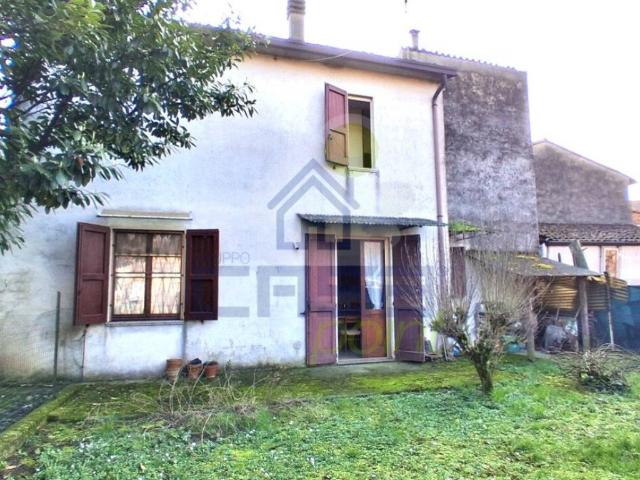 Villa Indipendente in vendita a Pescarolo, Lombardia