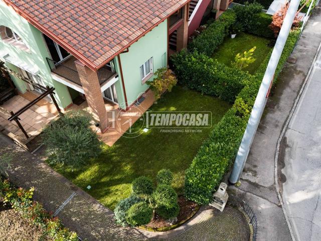 Villa Indipendente in vendita a Peschiera Del Garda, Veneto