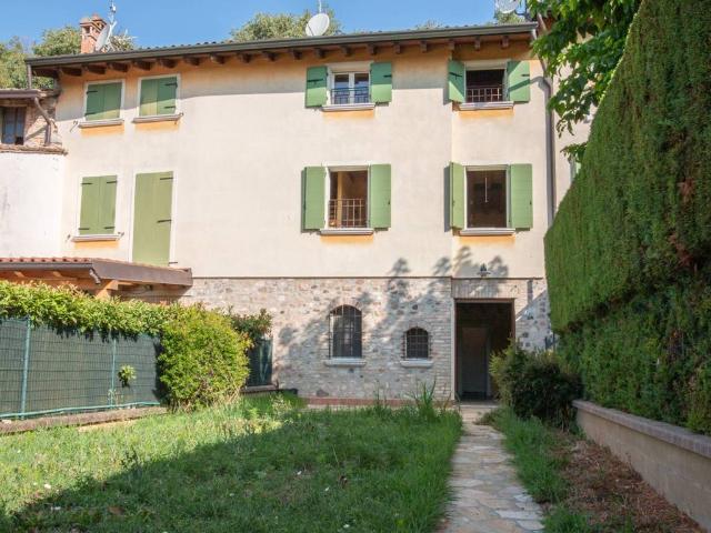 Villa Indipendente in vendita a Broglie, Peschiera del Garda