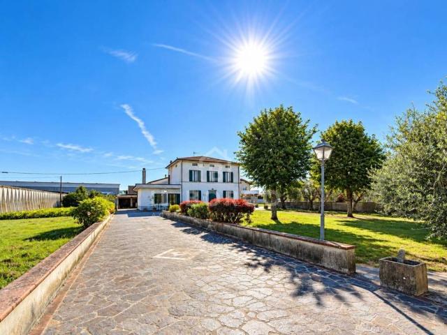 Villa Indipendente in vendita a Alberghi, Pescia