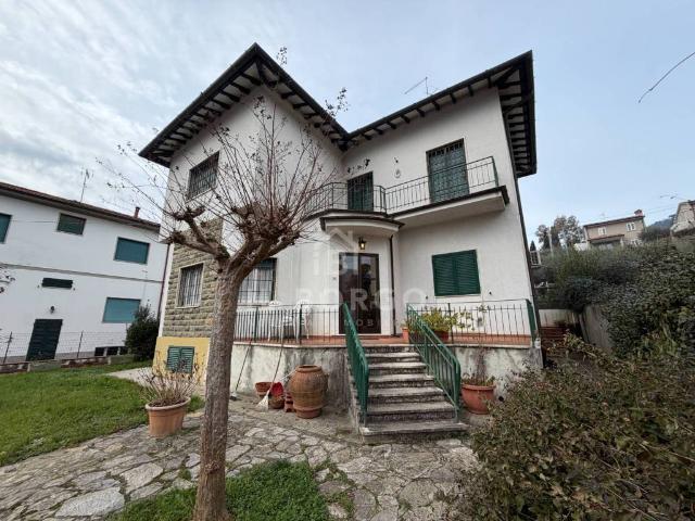 Villa Indipendente in vendita a Uzzano E Castello, Toscana