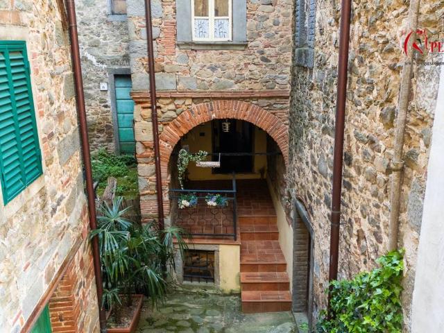 Villa Indipendente in vendita a Castelvecchio, Uzzano E Castello