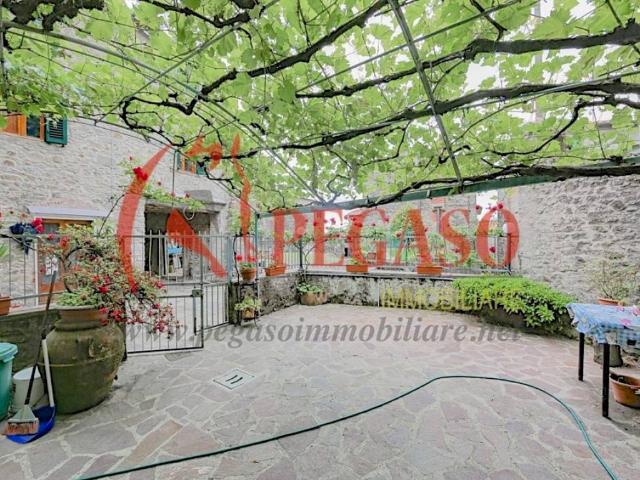 Villa Indipendente in vendita a Uzzano E Castello, Pistoia