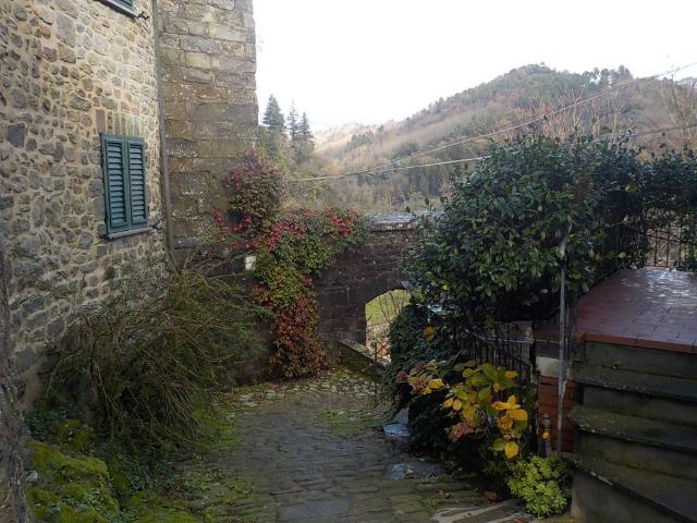 Villa Indipendente in vendita a San Lorenzo a Cerreto, Uzzano E Castello