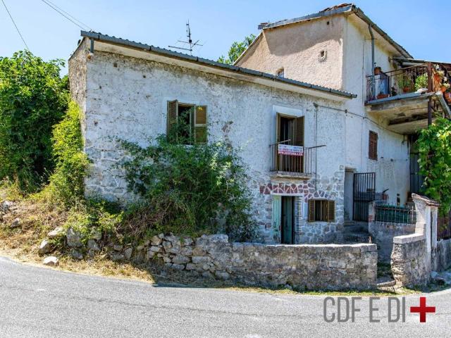 Villa Indipendente in vendita a Pescorocchiano, Lazio