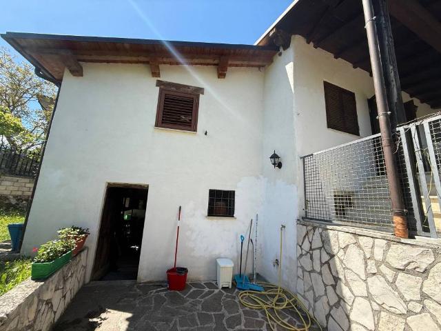 Villa Indipendente in vendita a Pescorocchiano, Lazio
