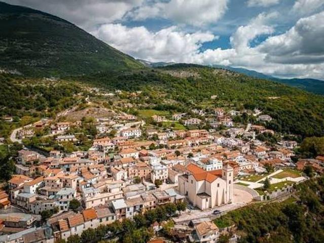 Villa Indipendente in vendita a Pescosolido, Lazio