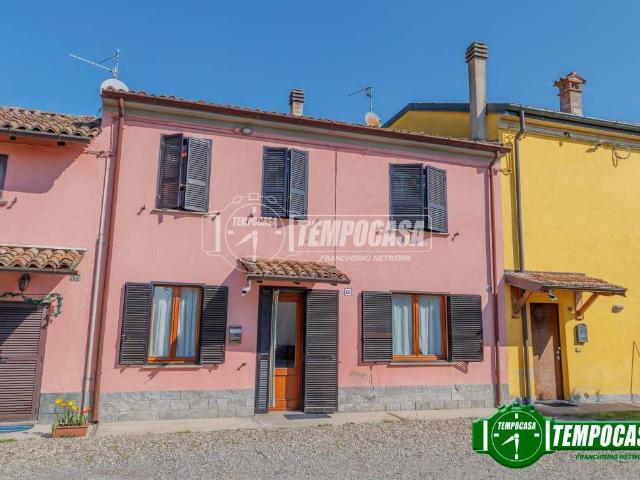 Villa Indipendente in vendita a Piacenza, Reggio Emilia