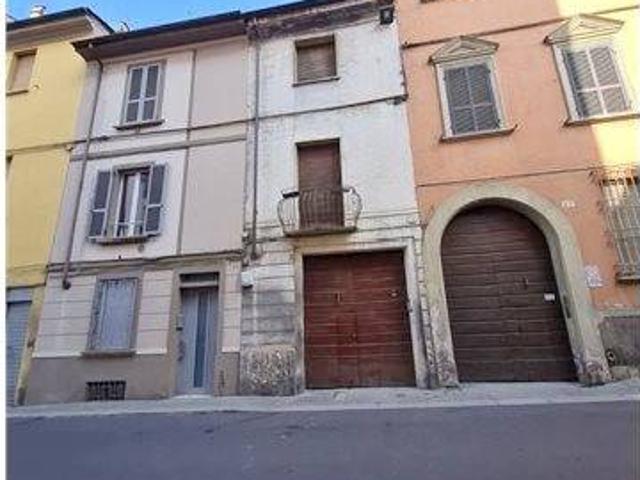 Villa Indipendente in vendita a Infrangibile, Piacenza