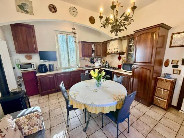 Villa Indipendente in vendita a Borghetto, Piacenza