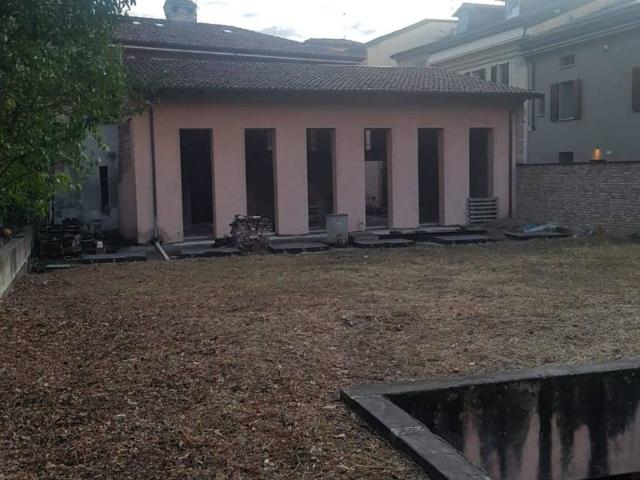 Villa Indipendente in vendita a Infrangibile, Piacenza